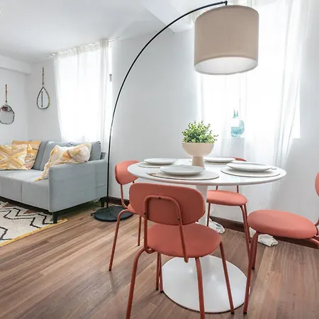 Apartamento Moderno En El Casco Antiguo De *