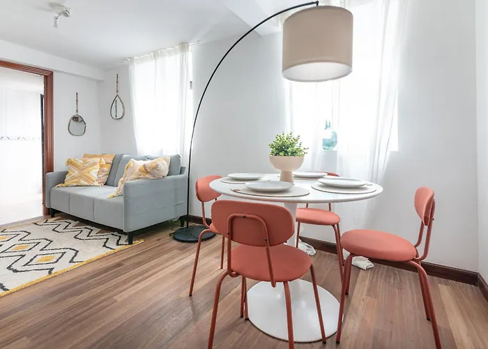 Apartamento Moderno En El Casco Antiguo De *