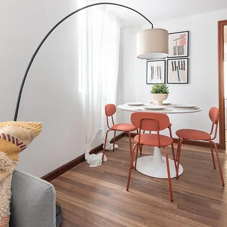 Moderno En El Casco Antiguo De *