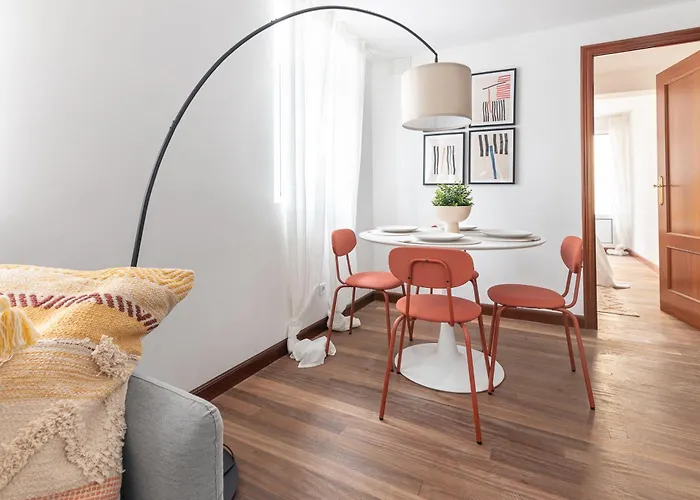 Moderno En El Casco Antiguo De *